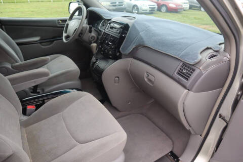 2004 Toyota Sienna LE 7 Passenger