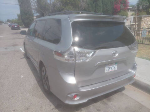 2012 Toyota Sienna SE 8-Passenger