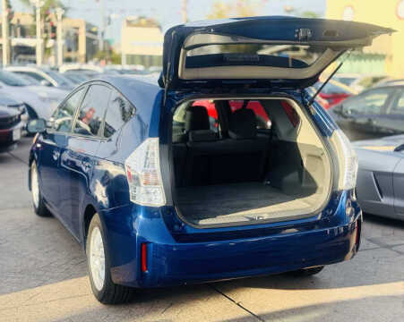 2014 Toyota Prius v Two