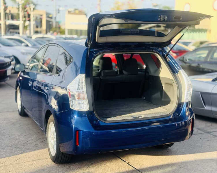 2014 Toyota Prius v Two