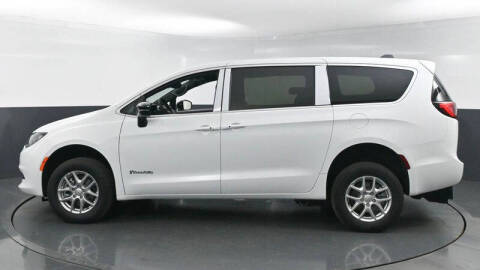 2025 Chrysler Voyager LX