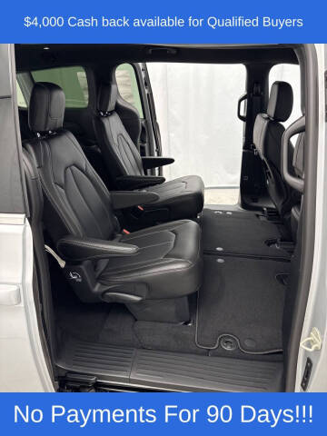 2026 Chrysler Pacifica Select