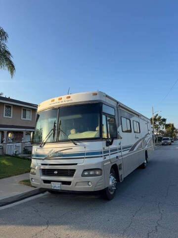 2004 Winnebago Adventurer