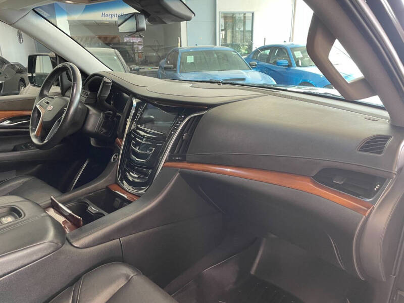 2018 Cadillac Escalade ESV Luxury