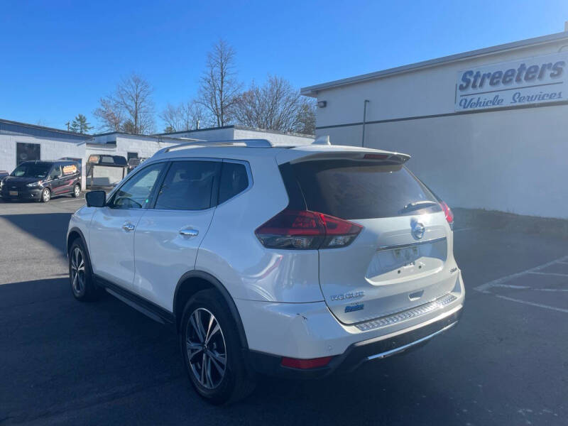 2019 Nissan Rogue SV photo 6