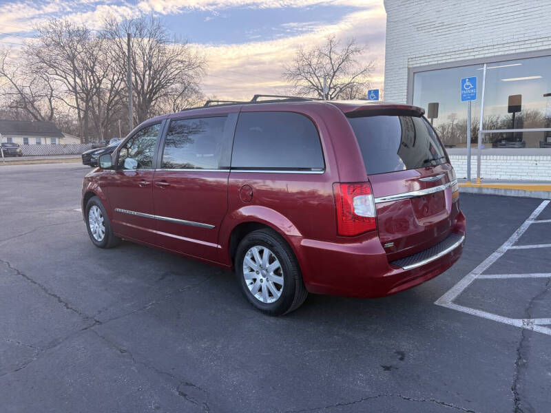 2016 Chrysler Town and Country Touring