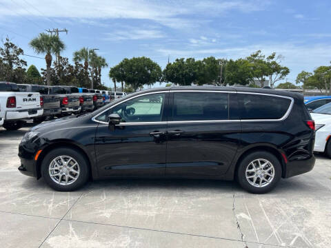 2027 Chrysler Pacifica LX