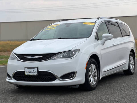 2017 Chrysler Pacifica Touring-L Plus