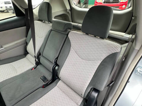 2015 Toyota Prius v Three