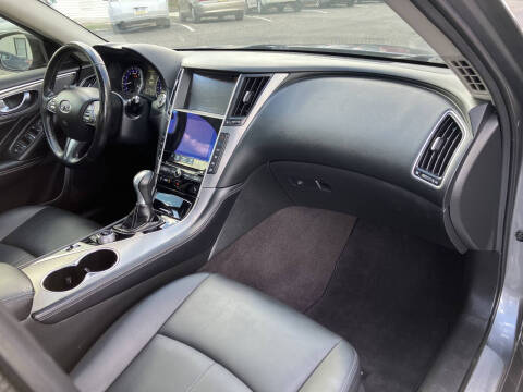 2015 Infiniti Q50 Premium