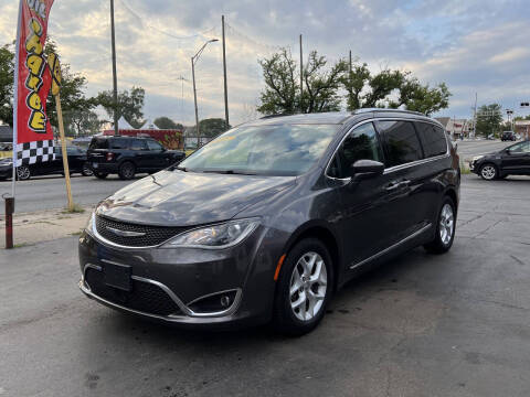 2017 Chrysler Pacifica Touring-L Plus