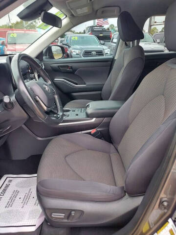 2021 Toyota Highlander LE