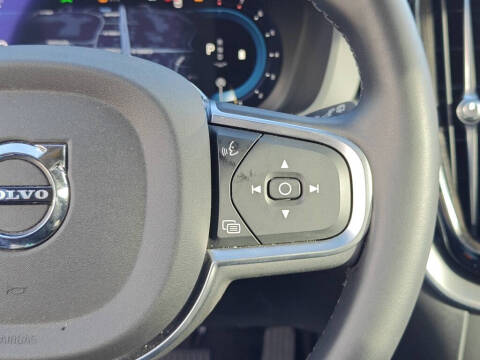 2025 Volvo XC60 B5 Core Dark Theme