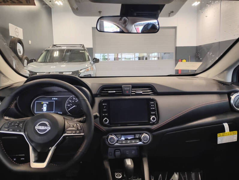 2025 Nissan Versa SR