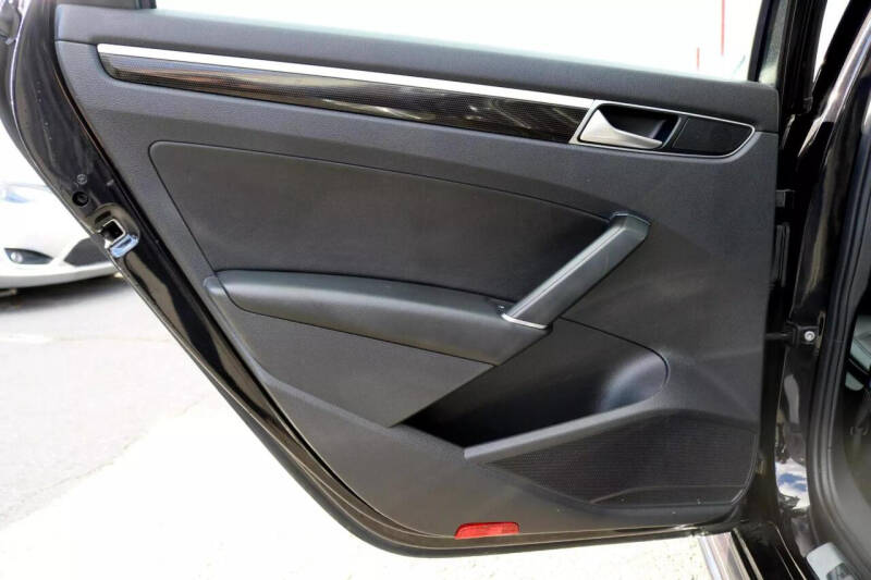 2019 Volkswagen Passat SE R-Line