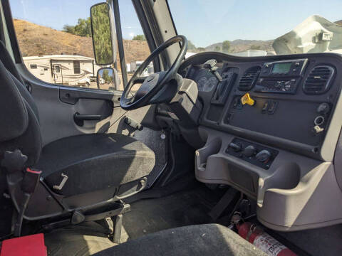 2018 Freightliner M2 106