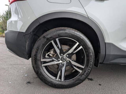 2025 Volvo XC40 B5 Core Bright Theme