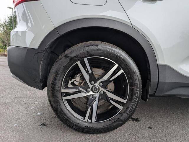 2025 Volvo XC40 B5 Core Bright Theme