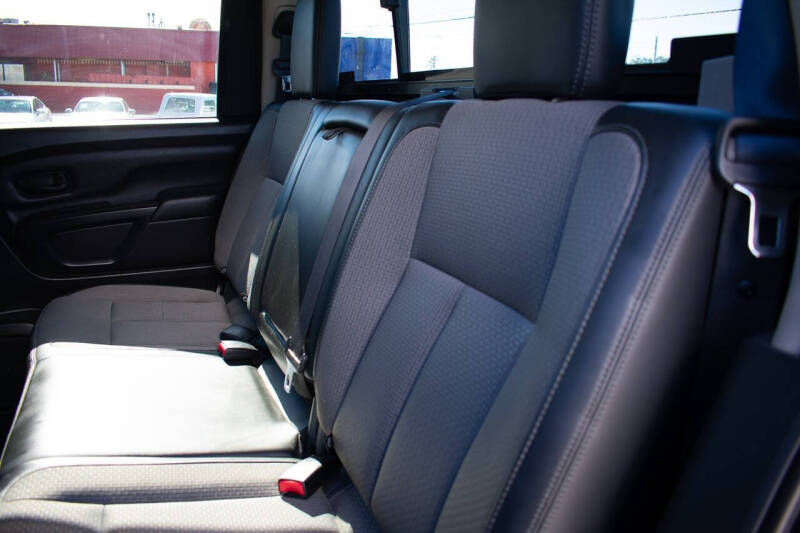 2017 Nissan Titan SV