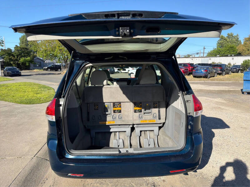 2012 Toyota Sienna