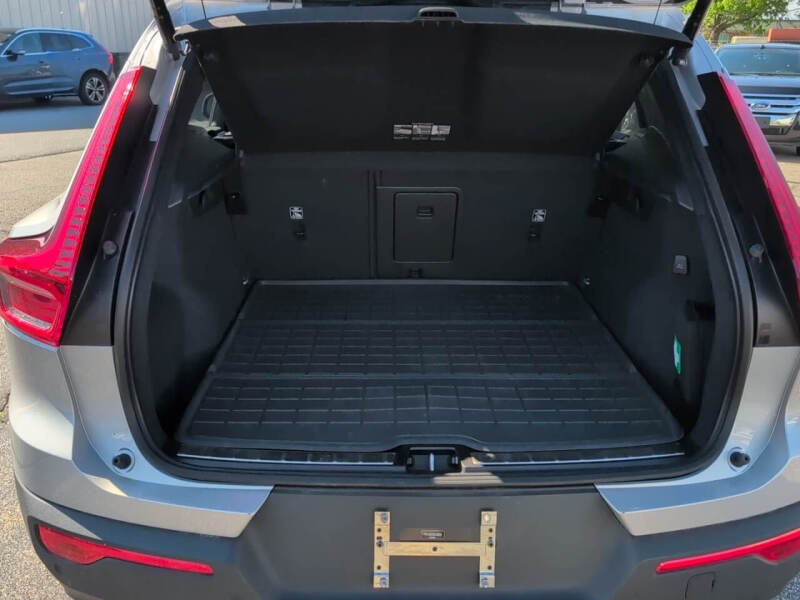 2024 Volvo XC40 B5 Plus Bright Theme