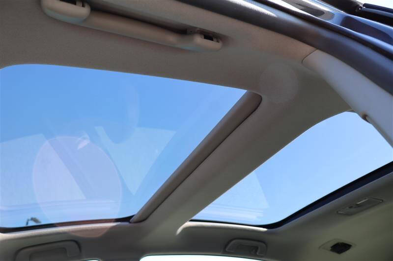 2014 Toyota Prius v Five