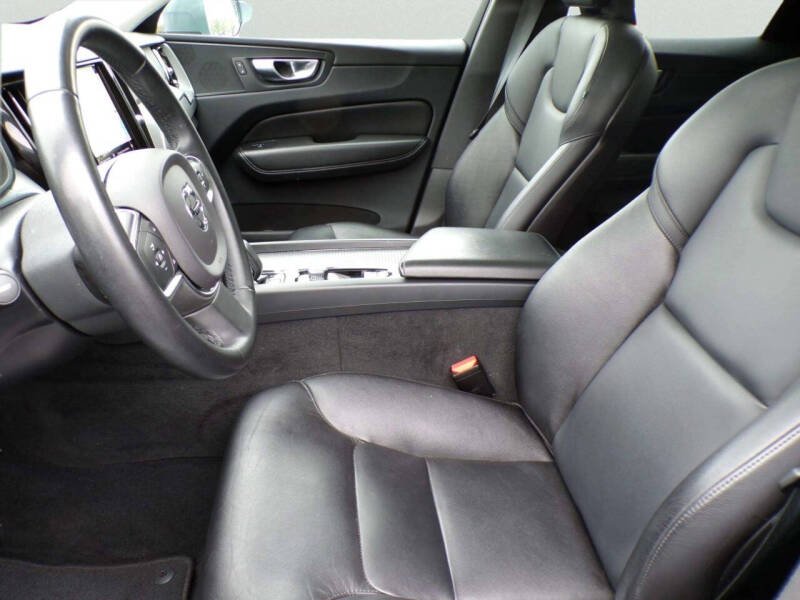2023 Volvo XC60 B5 Core