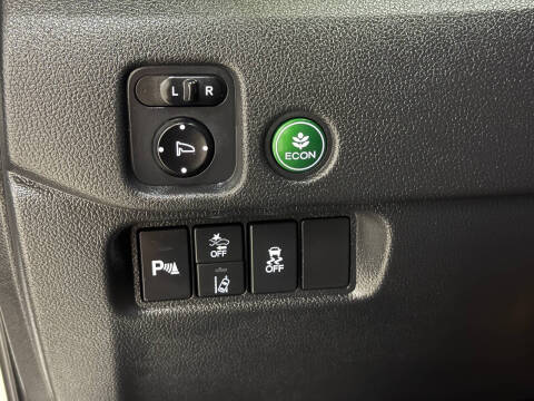 2019 Honda Pilot Touring w/Rear Captain's Chairs