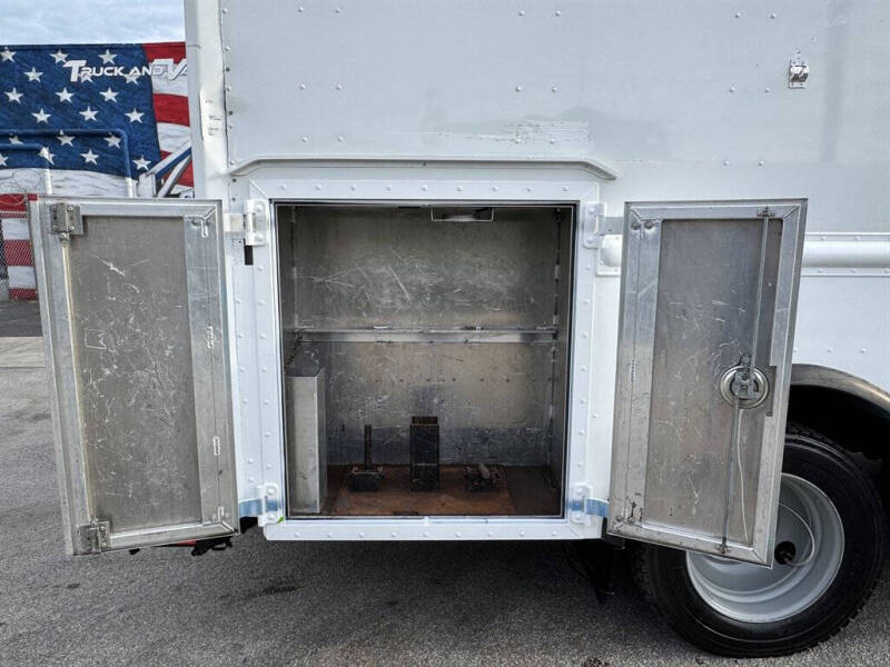 2016 Freightliner MT45 Chassis