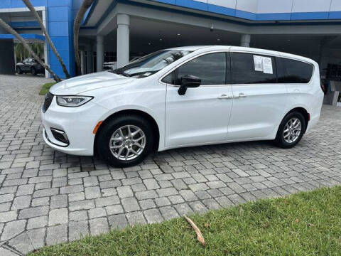 2024 Chrysler Pacifica Touring