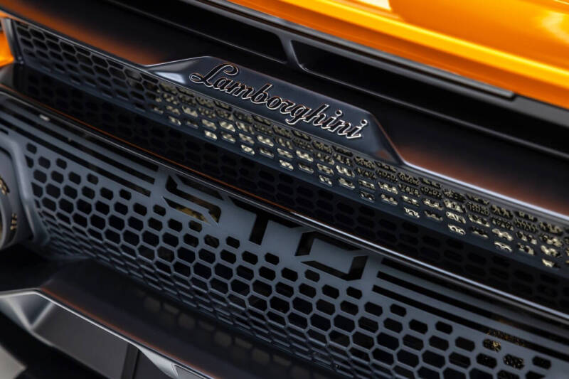 2023 Lamborghini Huracan STO