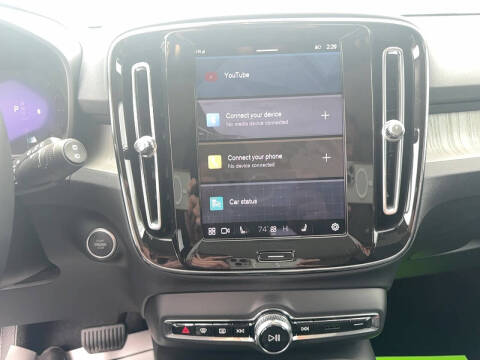 2025 Volvo XC40 B5 Plus Bright Theme