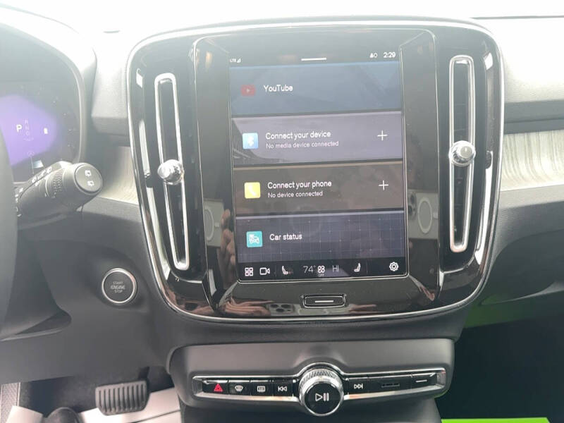 2025 Volvo XC40 B5 Plus Bright Theme