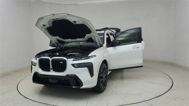 2025 BMW X7 M60i