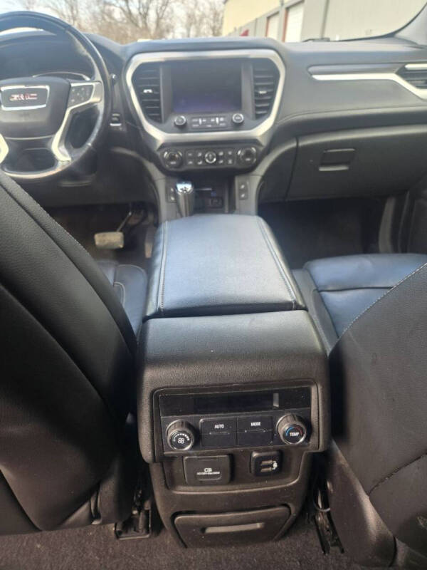 2017 GMC Acadia SLT-1