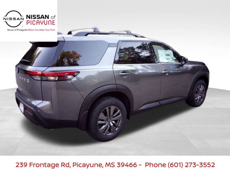 2025 Nissan Pathfinder SV