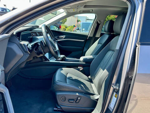 2021 Audi e-tron quattro Premium