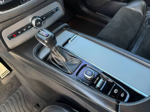 2018 Volvo XC90 T6 R-Design