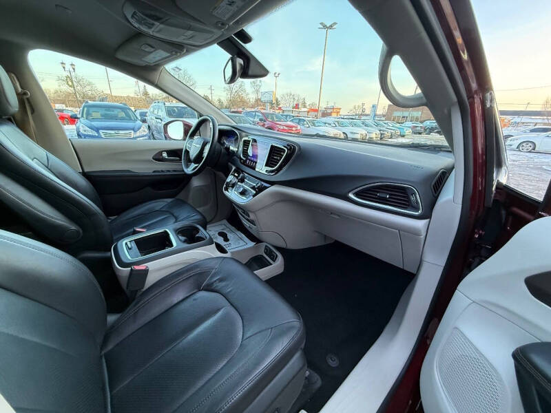 2017 Chrysler Pacifica Touring-L Plus