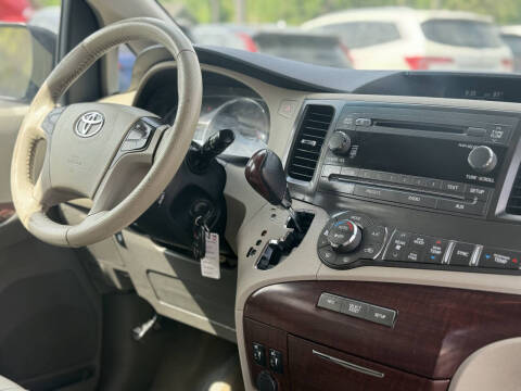 2012 Toyota Sienna XLE 8-Passenger
