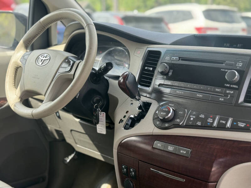 2012 Toyota Sienna XLE 8-Passenger