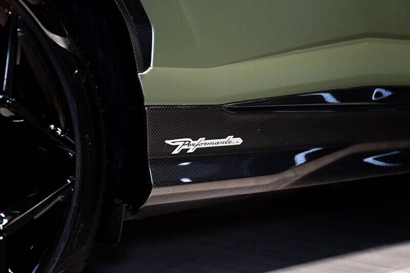 2023 Lamborghini Urus Performante