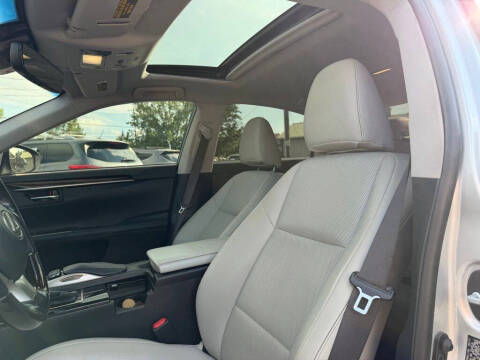 2017 Lexus ES 300h
