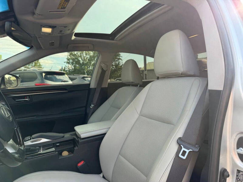 2017 Lexus ES 300h