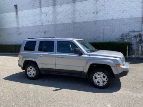 2015 Jeep Patriot for sale at Select Auto in Smithtown NY