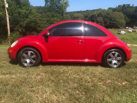 2006 Volkswagen New Beetle for sale at Monroe Auto's, LLC in Parsons TN