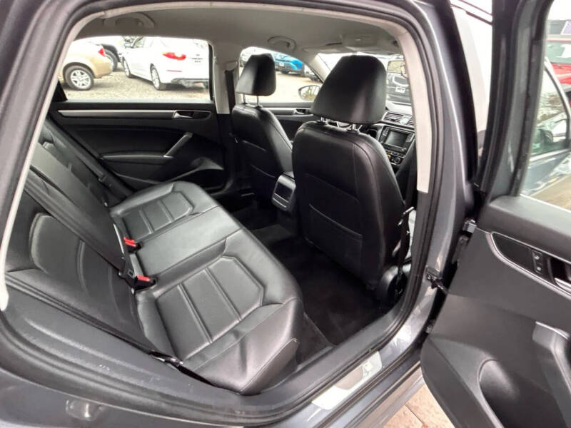 2017 Volkswagen Passat 1.8T R-Line