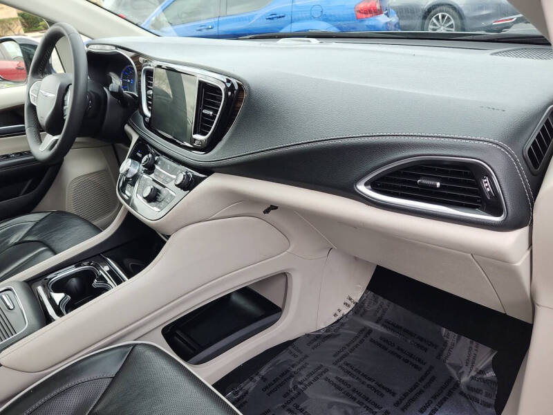 2023 Chrysler Pacifica Plug-In Hybrid Limited