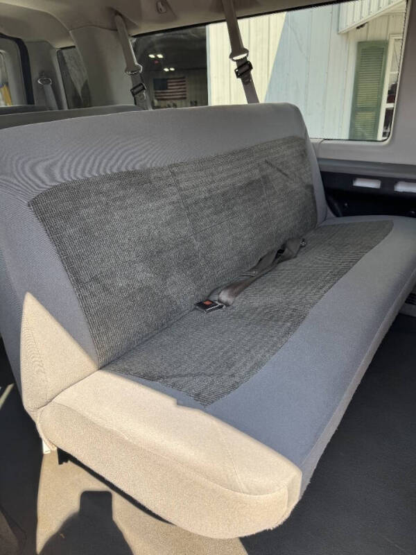 2005 Ford E-Series E-350 SD XLT