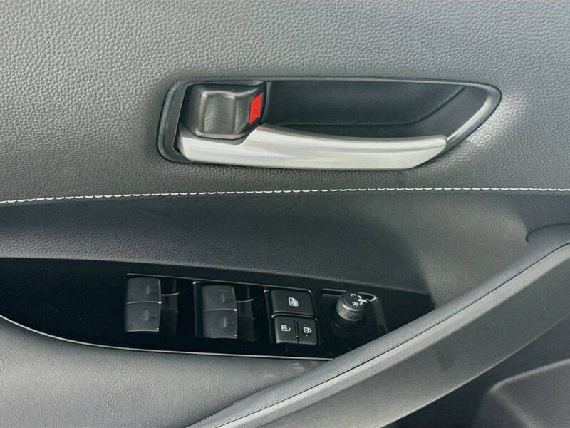 2025 Toyota Corolla Hatchback SE